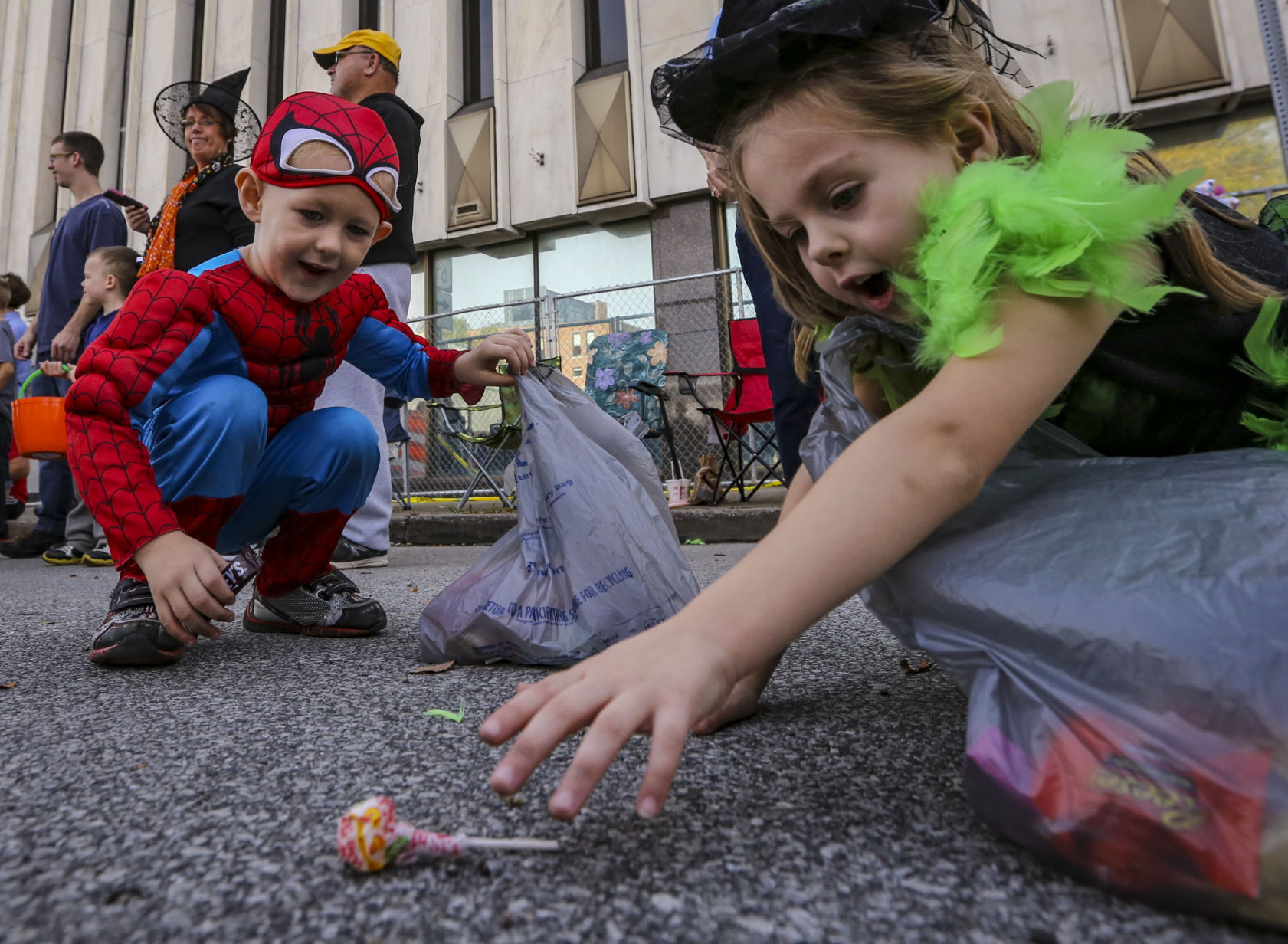 102916-DAVENPORT-HALLOWEEN-011.jpg